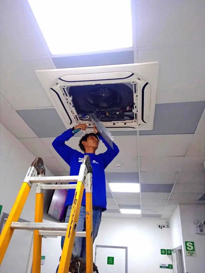 Equipo aire acondicionado tipo Cassette
